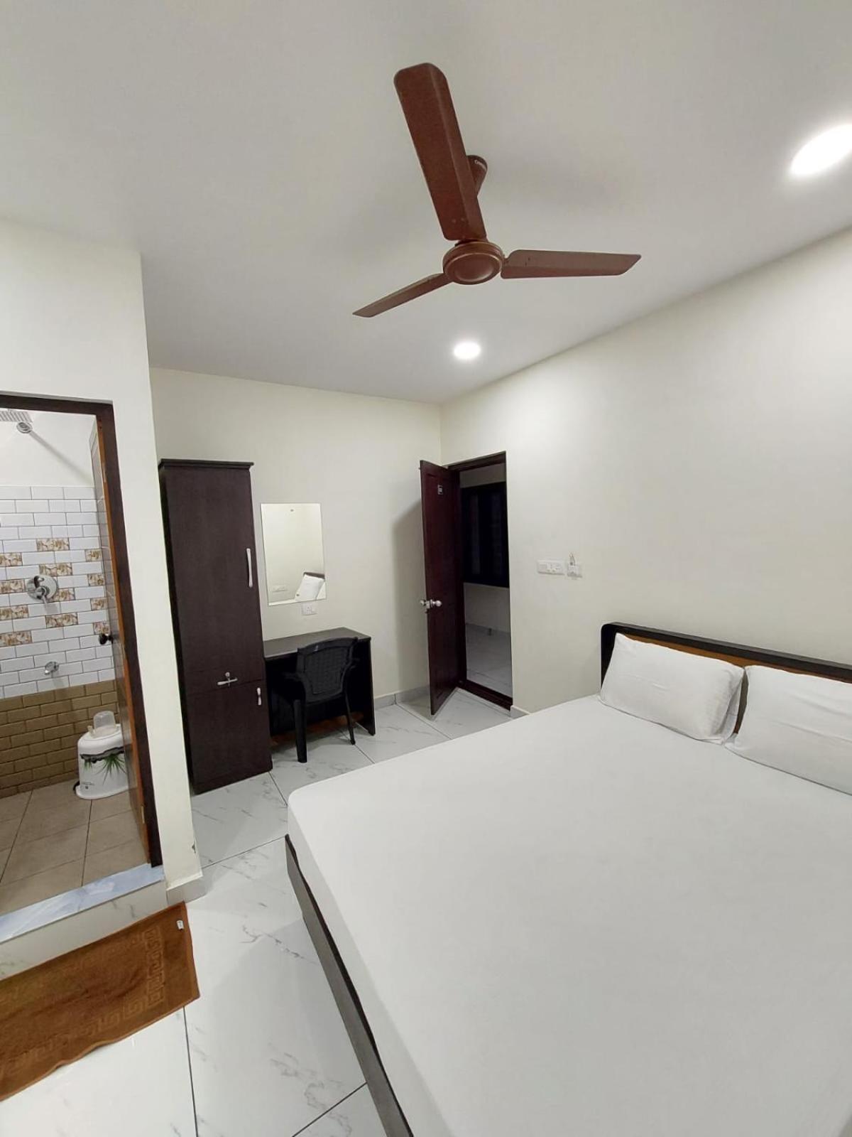 Aman Residency Hotel Thodupuzha ภายนอก รูปภาพ
